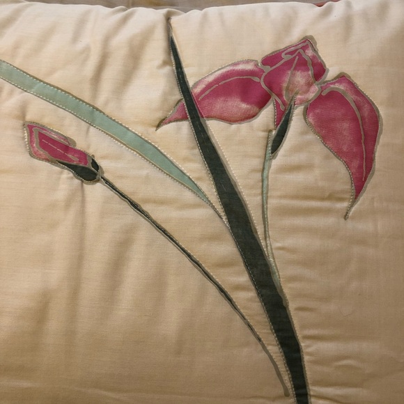 Two Vintage Queen Pillow Shams - Picture 7 of 7